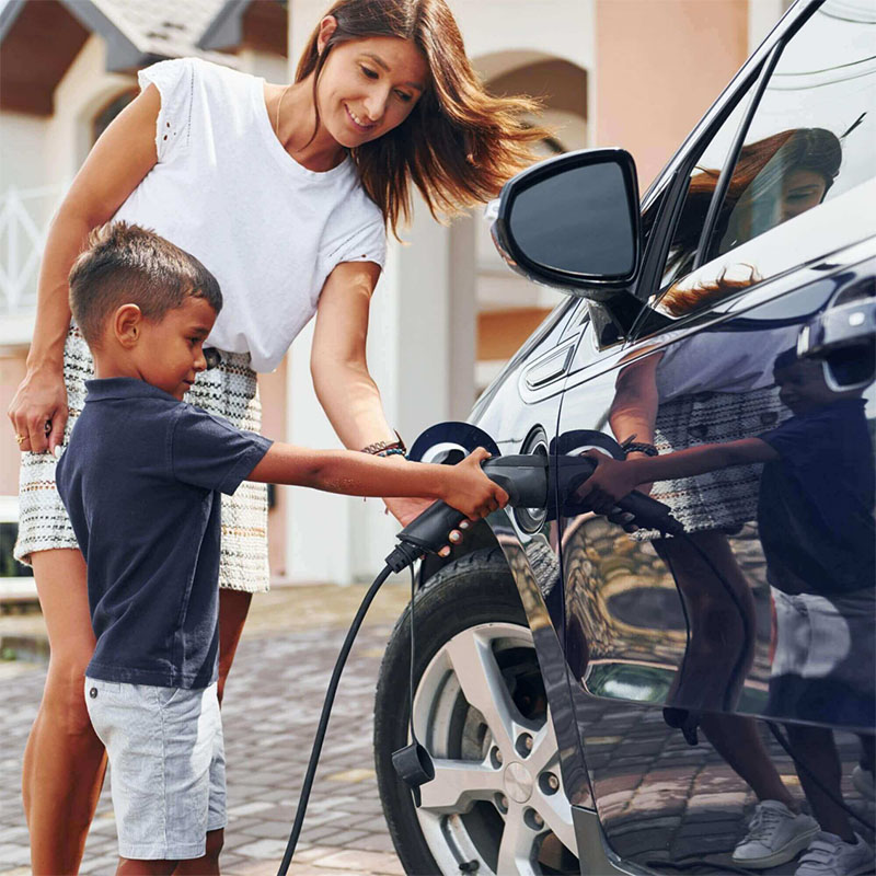 Estació de recàrrega de vehicles elèctrics a casa1